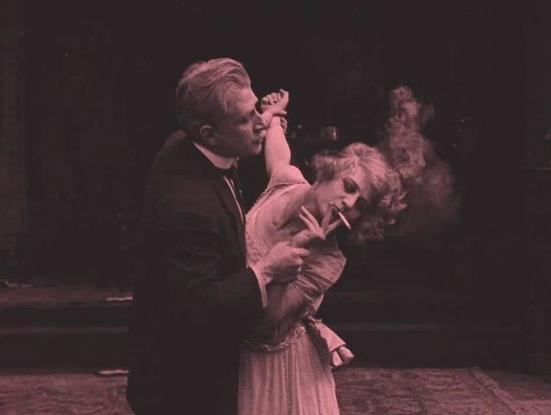 La cigarette El cigarro