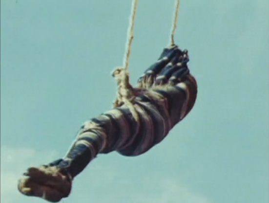 Cimetière dans la falaise (Jean Rouch, 1951)