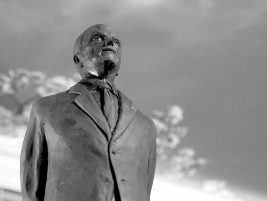 Momcheto, koeto beshe tzar / El nen que era un rei (Andrey Paounov, 2011)