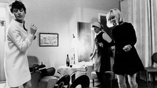 Flickorna (Les noies)