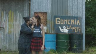 ¡Caigan las rosas blancas!