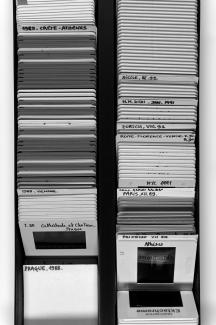 Diapoteca (Arno Gisinger, 2024). A partir de les diapositives de Georges Didi-Huberman.