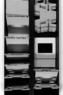 Diapoteca (Arno Gisinger, 2024). A partir de les diapositives de Georges Didi-Huberman.