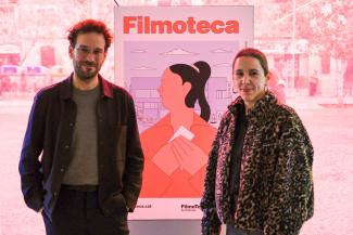 Pablo La Parra Pérez i Nadia Hafid (creadora de la imatge Filmoteca 2026). Roda de premsa de presentació de la programació 2026