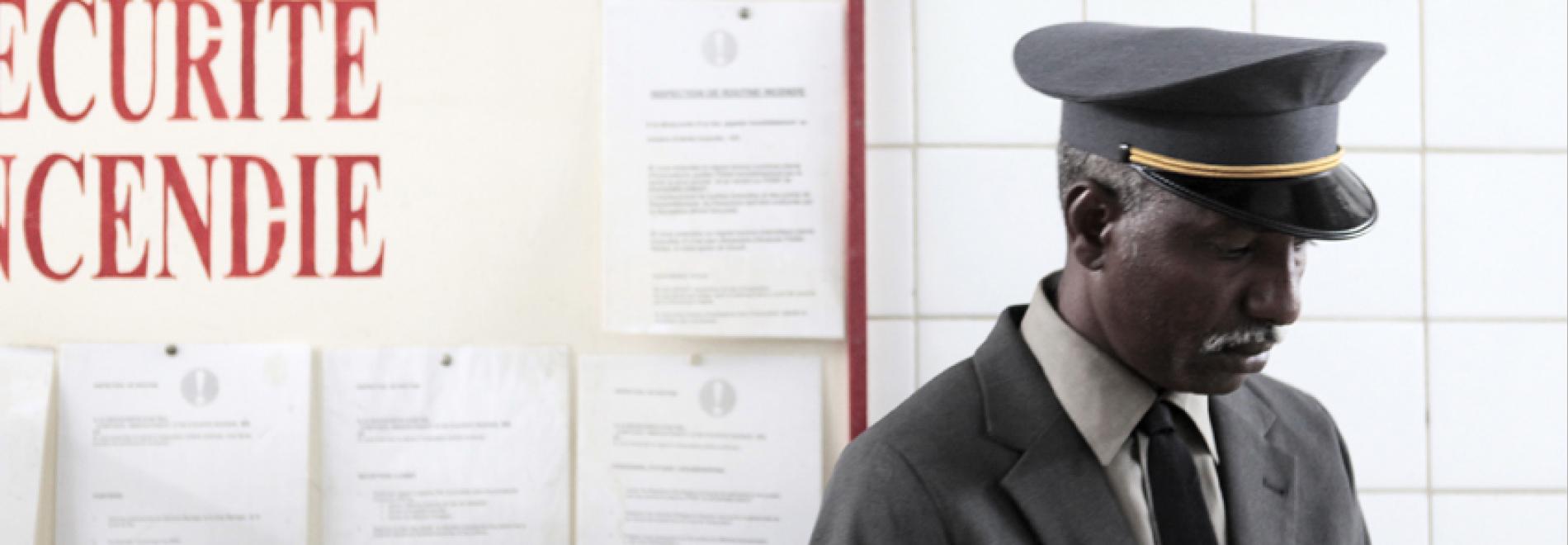 Un homme qui crie Un home que crida