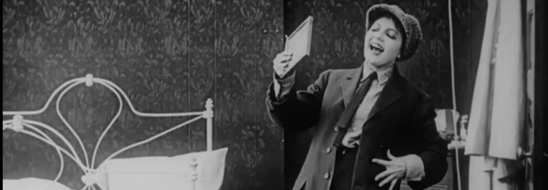 ‘Ella és un ell!’ El transvestisme de les actrius, del cinema silent al clàssic. Xerrada il·lustrada de Nuria Cancela