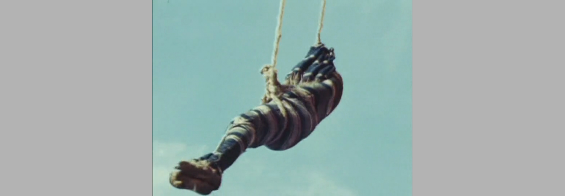 Cimetière dans la falaise (Jean Rouch, 1951)