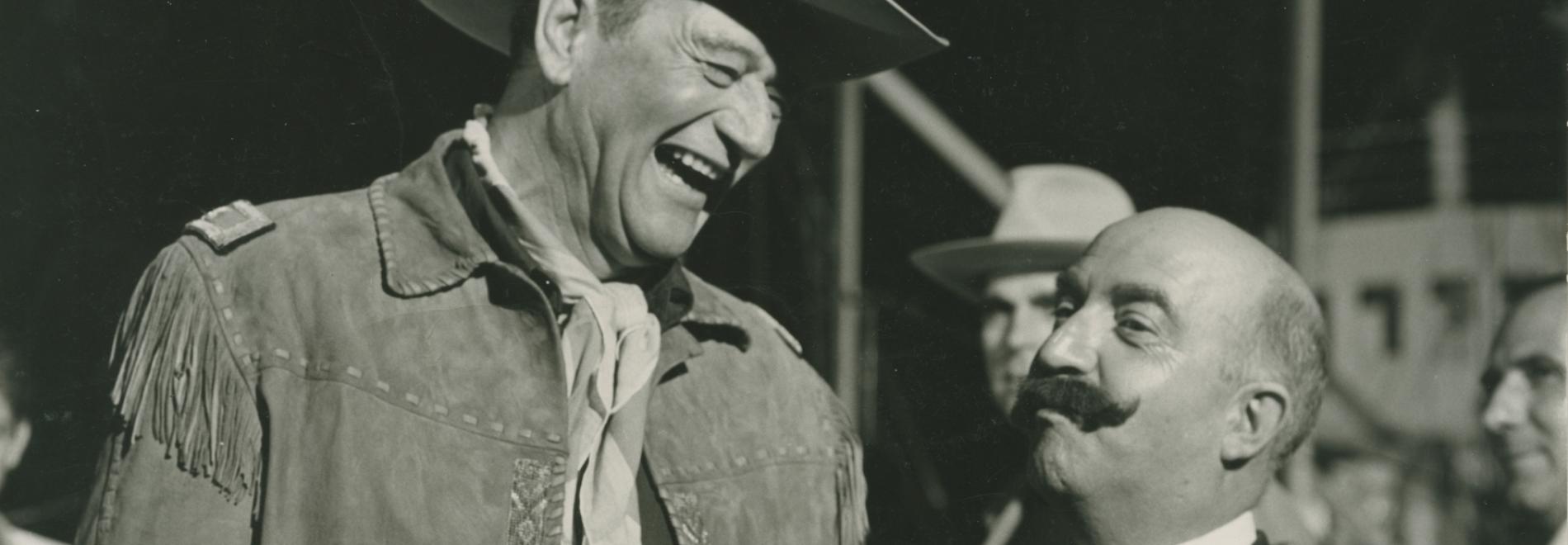 Rodatge d’El fabulós món del circ (Henry Hathaway, 1964) amb John Wayne i Claudi Gómez Grau. Fons Gómez Grau.