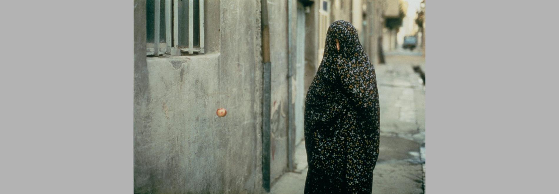 Sib (Samira Makhmablbaf, 1997)