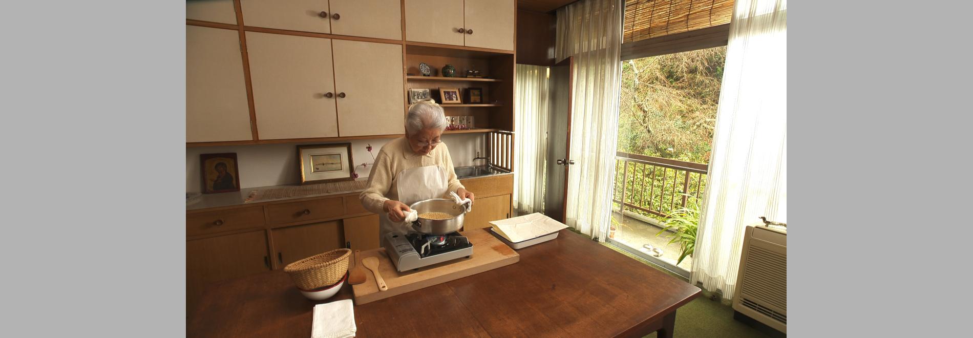 Ten no shizuku: Tatsumi Yoshiko Inochi no sûpu (A.Kawamura, 2012) ©2012TENNOSHIZUKU FILM PARTNERS. 