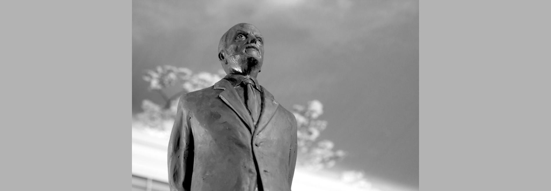 Momcheto, koeto beshe tzar / El nen que era un rei (Andrey Paounov, 2011)