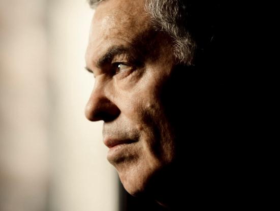 Retrat Amos Gitai vertical. Crèdit: Laura Stevens