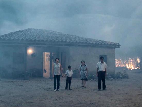 La tierra y la sombra