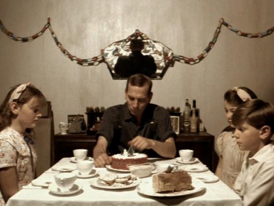 Distant Voices, Still Lives