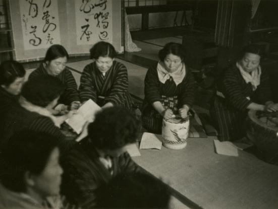 Mura-no-fujingakkyu. Copyright: NFAJ