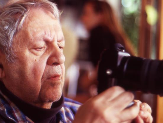 In No Great Hurry: 13 Lessons in Life with Saul Leiter (Tomas Leach, 2014)